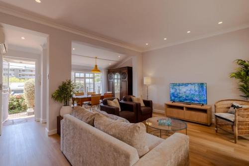 Hidden De Waterkant Cottage with Tranquil Garden