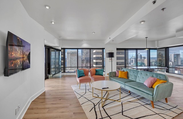 Highrise Living - San Diego Bay View from the 32-Floor - Downtown SD