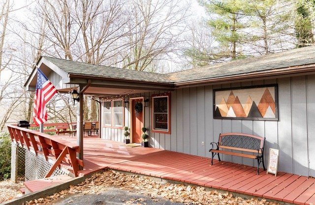 Hike, fish, swim & ski! Close to Grandfather Mountain, skiing & Linville Falls