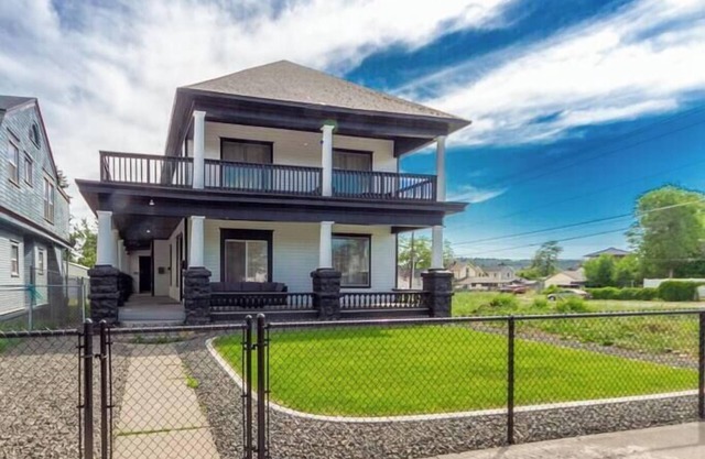 Historic 3 Bed, 1 bath, Near Downtown Spokane!