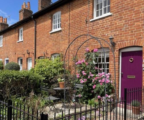 Historic Cottage in Heart of Farnham nr the Castle
