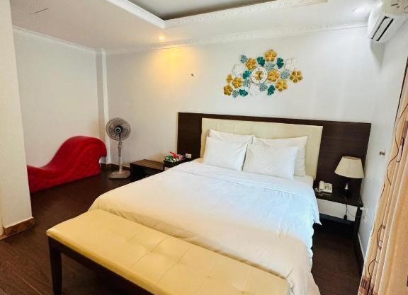 Hoàng Gia Hotel - Ng45 Trần Thái Tông HN - by BAY LUXURY