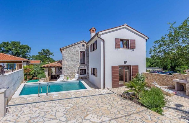 Holiday home with pool in quiet location