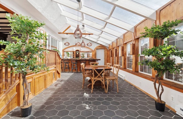 Home with View of Mount Snow! Indoor-pool, spa, sauna Gym & more Sleeps 23+