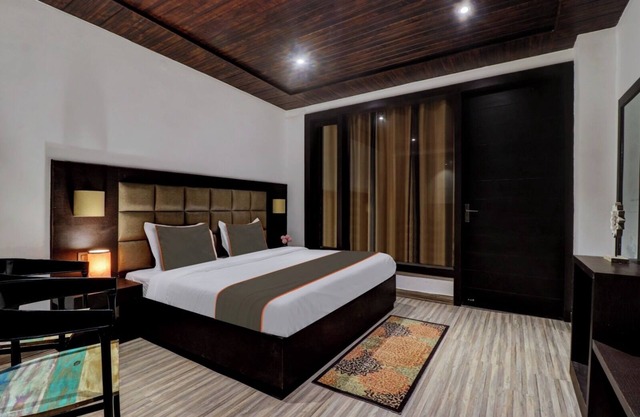 Hotel Aerotech Near Delhi Airport