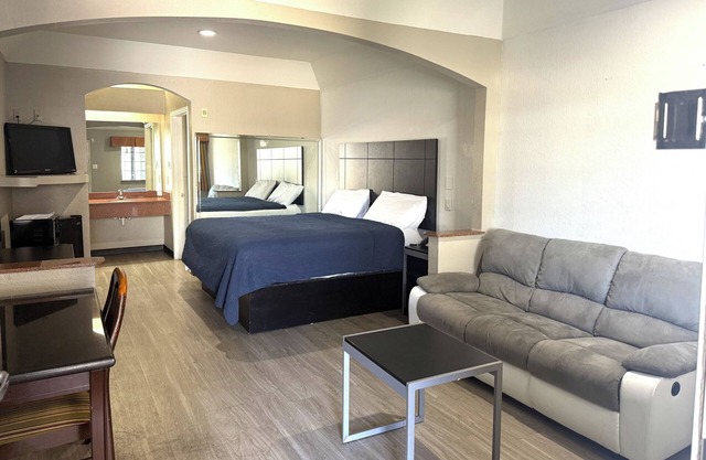 Hotel O Regency Suites Houston - IAH Beltway 8