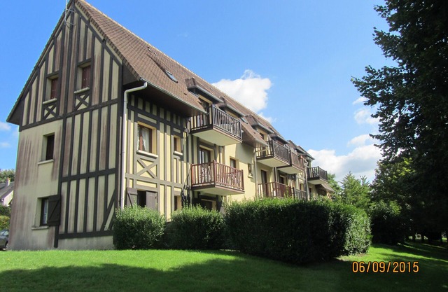 HOULGATE CALVADOS (LOWER NORMANDY