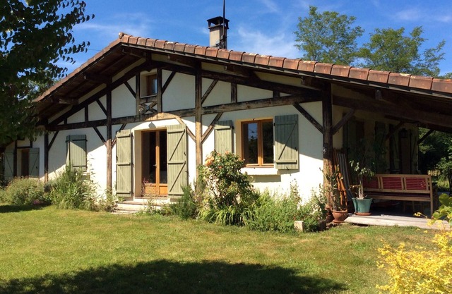 HOUSE LANDAISE in AZUR, QUIET, SPACE AND NATURE, 10 min from the ocean