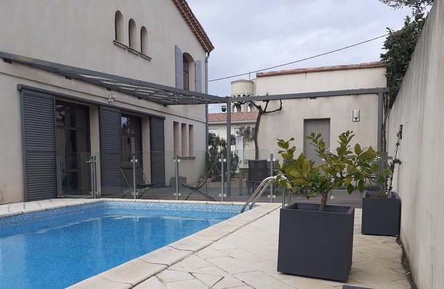 House with private pool near downtown