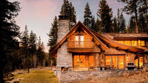 Hunter by AvantStay Riverfront Cabin w Prvt Cottage 5Mins from Palisades