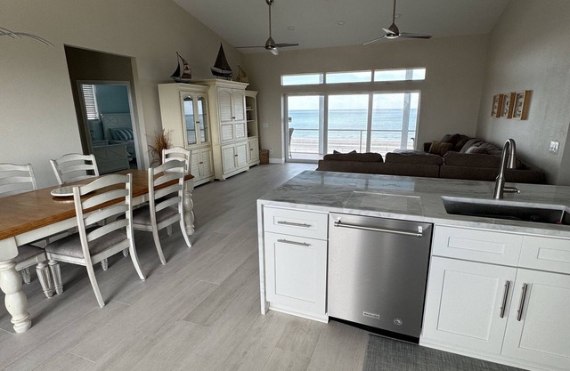 Ibis Landing Beach House.Directly on the Beach! Don Pedro/Palm Island