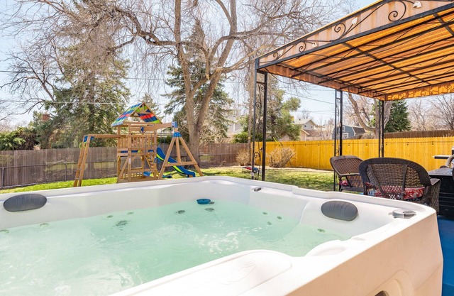 ☆Kid Friendly ☆Hot Tub ☆Fire Pit ☆Arcades ☆Billiard ☆Gym