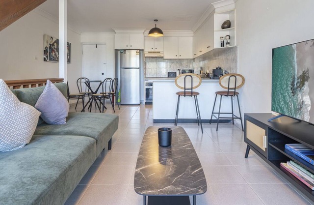 Kozyguru | Balmain | Townhouse bridge view or Charming Comfy Studio