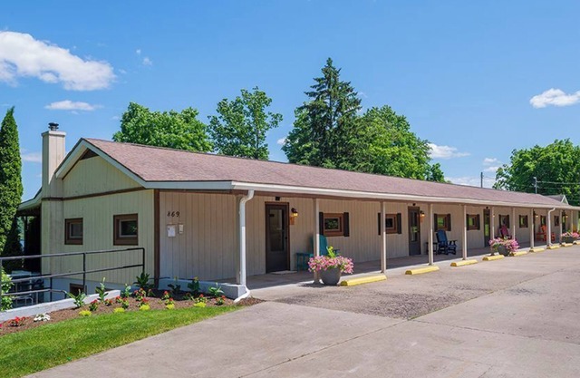 Lady of the Lakes Suites 2: Keuka Lake Escape