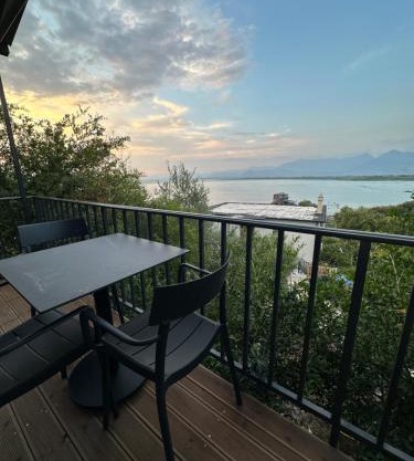 Lake Escape Villa Shirokë