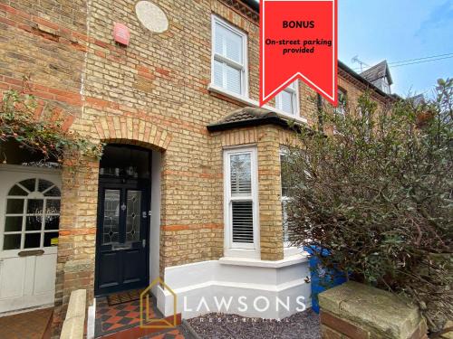 Large 4BR Home, 2 Baths, Castle Views