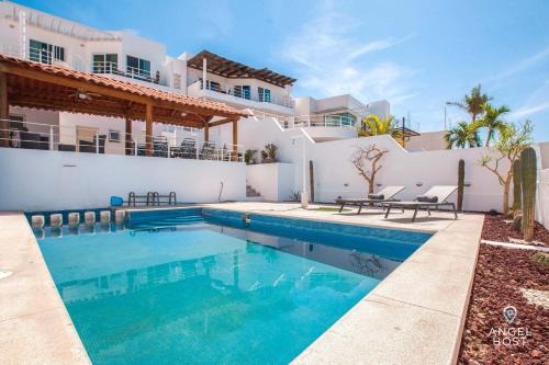 Large Private Terrace & Expansive Views