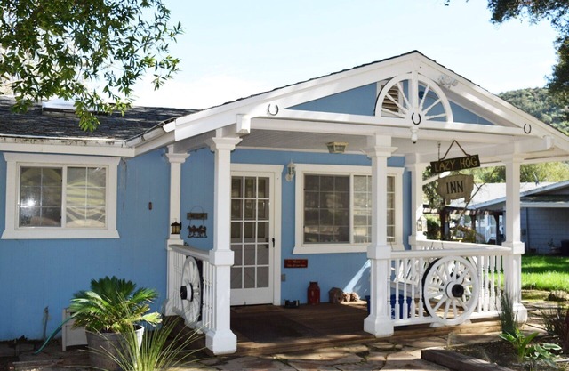 Lazy Hog Inn located on a Spacious Ranch - 10 Miles to Pinnacles National Park