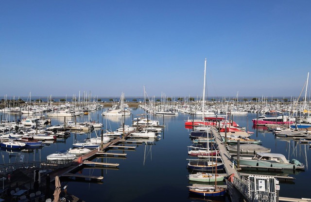 LES SUITES DU PORT by Le Saint Ferdinand