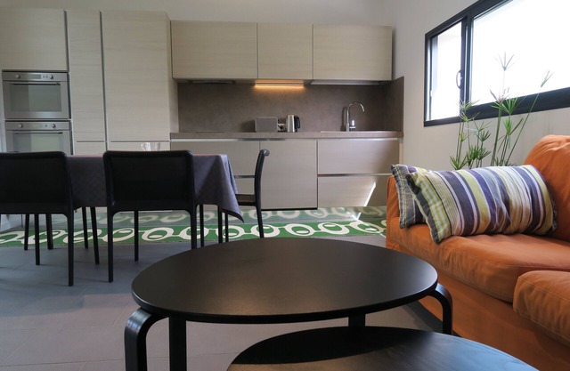 LOFT IN THE HEART OF THE VILLAGE, IN THE COUNTRY, 10MN FROM AIX