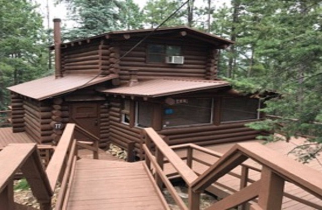 Log cabin Escape in the woods