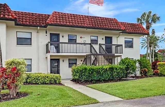 Lovely 2-bedroom 2-bathroom condo with AC in Naples