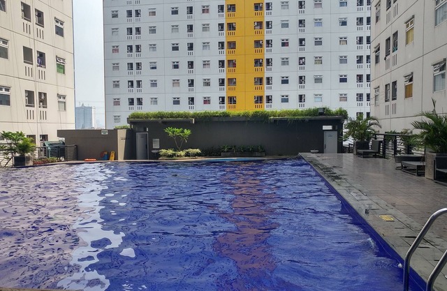 Lovely and Strategic Studio at Green Pramuka Apartment