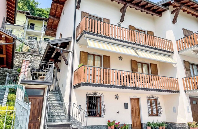 Lovely apartment for 6 guests with A/C, WIFI, TV, terrace, pets allowed and panoramic view