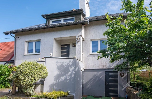 Lovely apartment in villa for 10 guests with WIFI, TV, patio and pets allowed