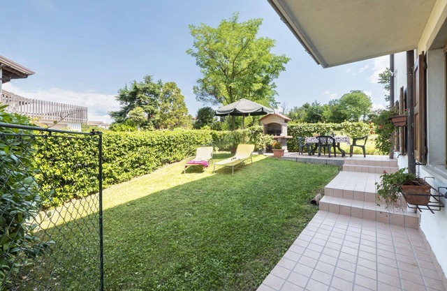 Lovely apartment in villa for 6 guests with TV and patio