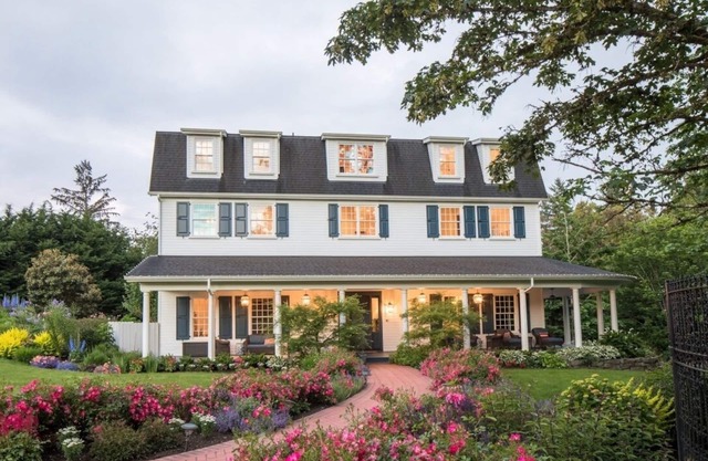 Luxe Waterfront estate on Puget Sound