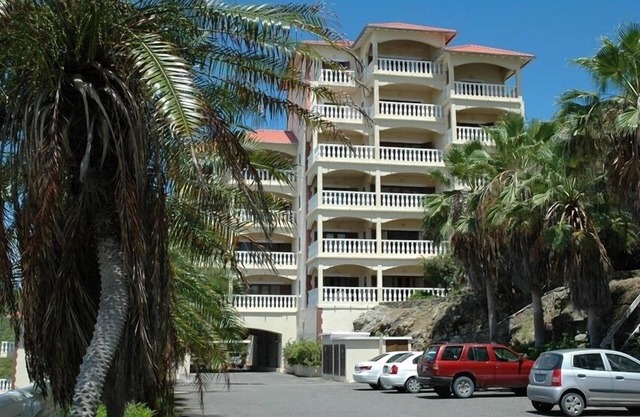 Luxurious Oceanview Condo at Dawn Beach