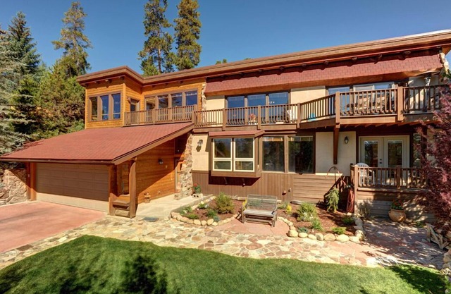 Luxuriously Rustic Home with Lake Views, Private Hot Tub