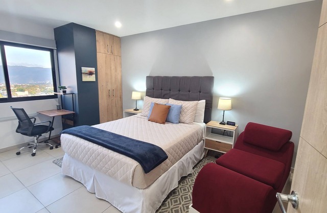 Luxury apartment in a safe environment & close to the Salvador del Mundo