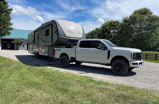 Luxury Camping in A spacious RV ,nWith plenty of room and king size bed,