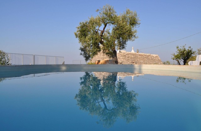 Luxury Trullo with WIFI, private pool and amazing panoramic sea views