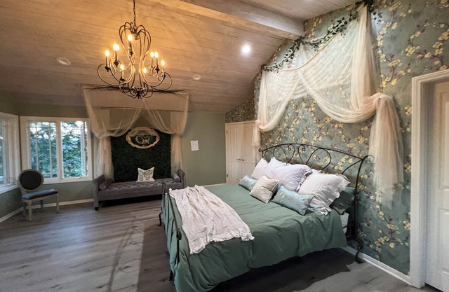 Luxury vacation home, beautiful decor and views! natures 20 acre villa