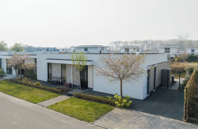 Luxury waterfront enjoyment - your dream vacation starts here!