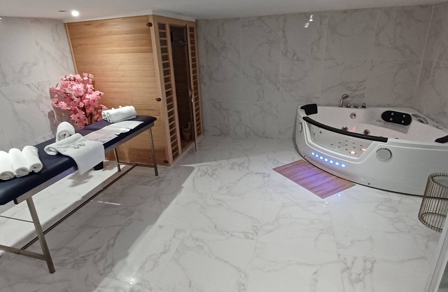 Magnificent Loft Jacuzzi and Sauna LANESTER - LORIENT