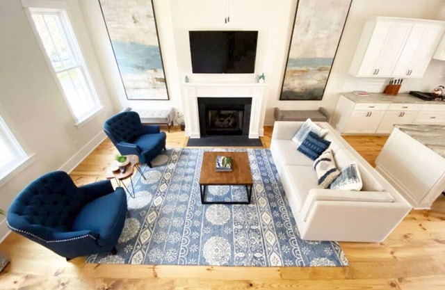 Magnolia Estate – 3 Private Quarters, Walk to Sites