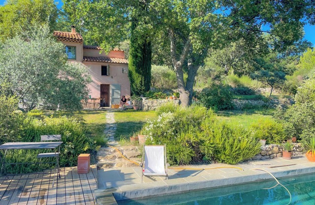 Maison Avec Piscine au Pied du Luberon