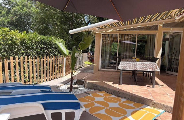 Maison Climatisée Dans un Parc Arboré Avec Piscine Entre Gassin et Saint-tropez