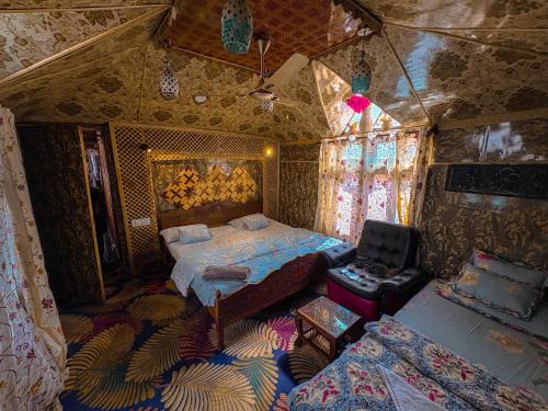 Majestic empire group of houseboat