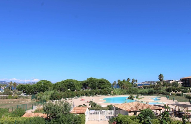 MARINES DE GASSIN: DUPLEX APARTMENT FOR 7 PEOPLE