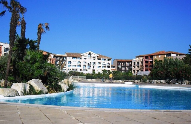 MARINES DE GASSIN: NICE 1-BEDROOM APARTMENT IN RESIDENCE WITH POOL