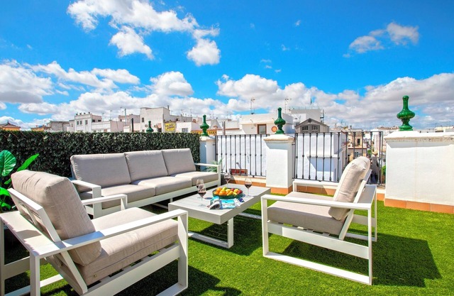 Marvelous Penthouse With 3 Terraces in Triana. Castilla III