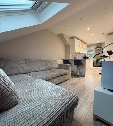 Modern 1 Bed Flat w-Garden Pets & Families Welcome