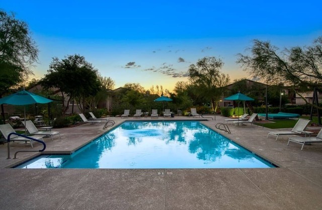 Modern 2-BR Condo near Kierland Commons