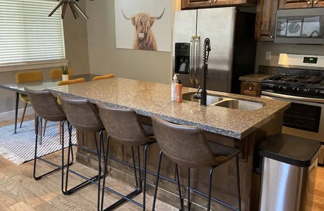 Modern 3BR Near Sleepy Ridge Golf/Wedding Sleeps 9