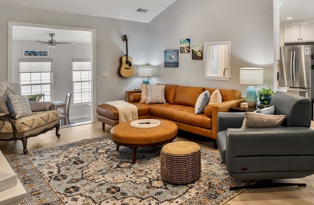 Modern home near historic downtown and Port Royal town beach. Pet friendly!